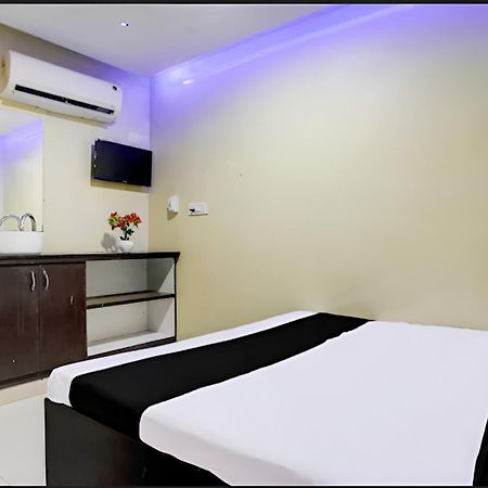 Selfie Rooms Surate Exterior foto