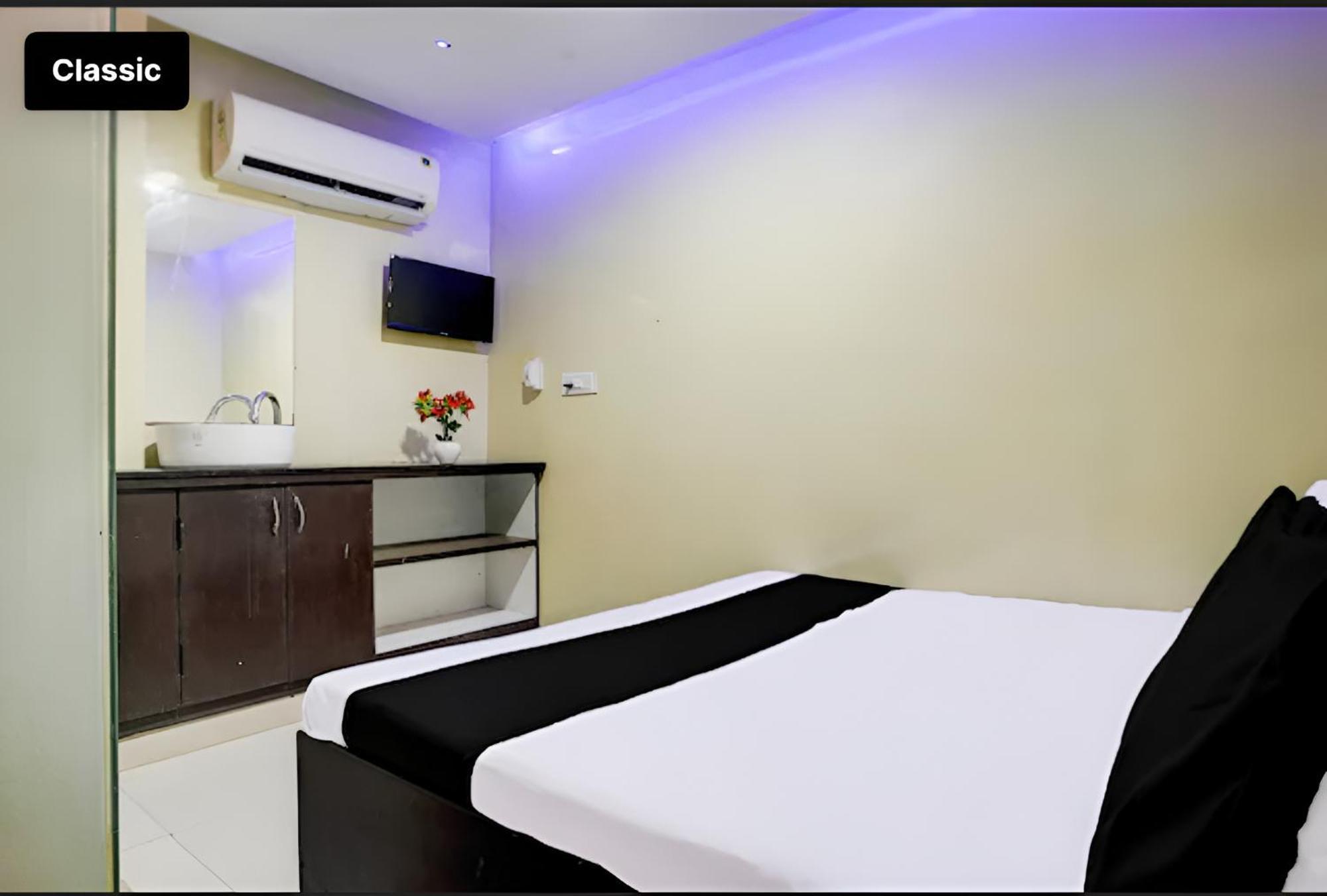 Selfie Rooms Surate Exterior foto