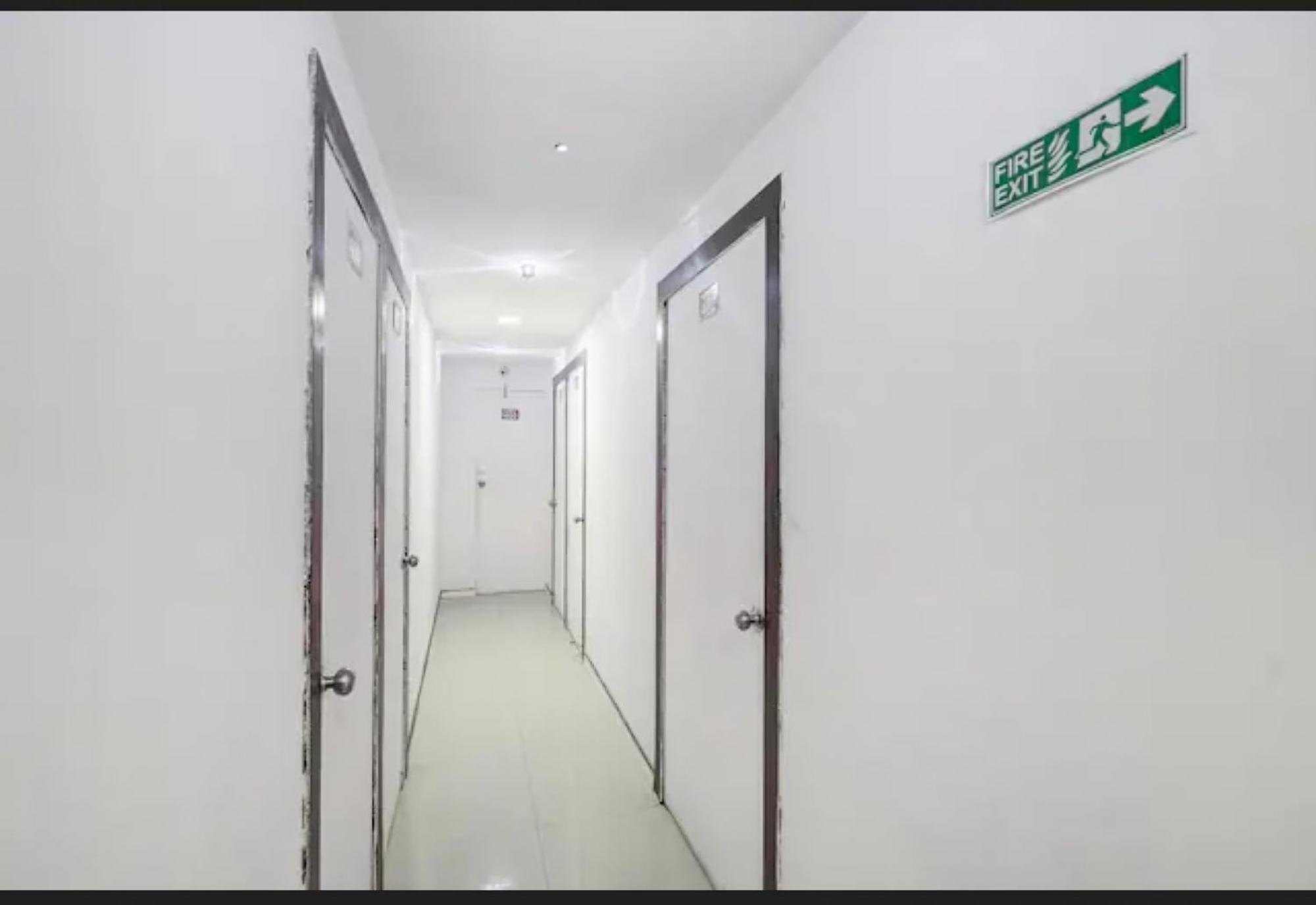 Selfie Rooms Surate Exterior foto