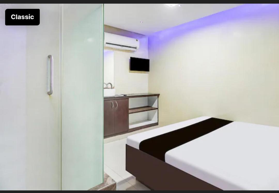 Selfie Rooms Surate Exterior foto